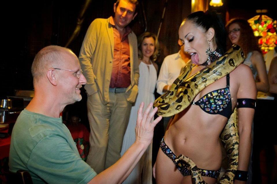 Стриптиз со змеей